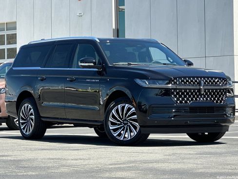 New 2026 Lincoln Navigator L Black Label AWD/4WD image 1