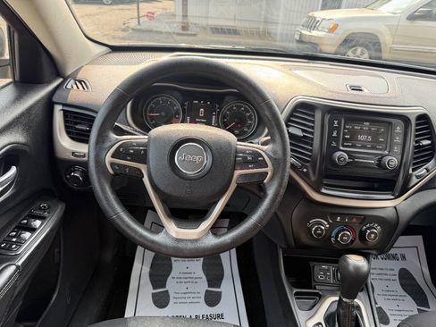 Used 2014 Jeep Cherokee Sport FWD image 11
