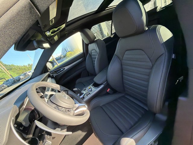 New 2026 Alfa Romeo Stelvio Sprint w/ Convenience Package AWD/4WD image 11