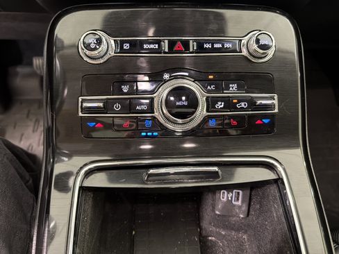 Used 2022 Lincoln Nautilus Reserve FWD image 17