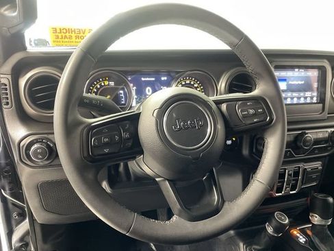 Used 2023 Jeep Gladiator Sport AWD/4WD image 14
