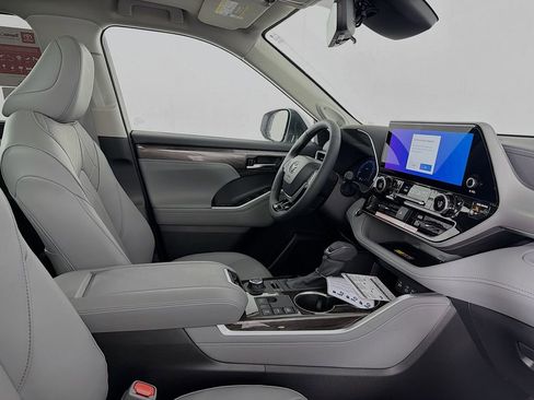 New 2026 Toyota Highlander Platinum AWD/4WD image 33