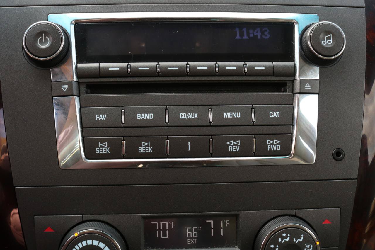 Used 2009 Cadillac DTS w/ Sun And Sound Package FWD image 33