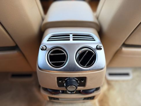 Used 2011 Rolls-Royce Ghost image 46