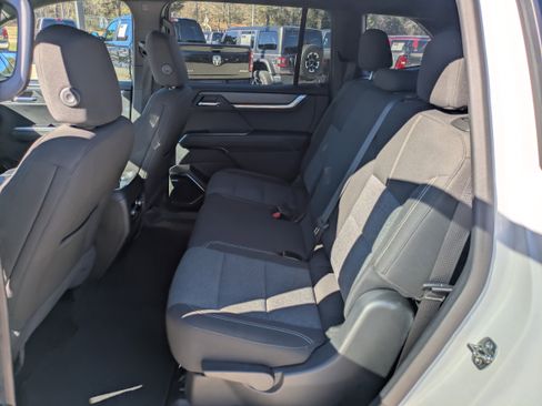 Used 2025 GMC Acadia Elevation image 10