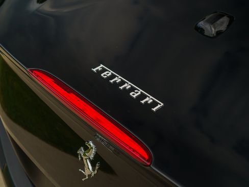 Used 2019 Ferrari Portofino RWD image 37