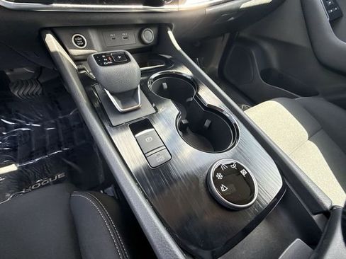 Used 2023 Nissan Rogue S image 21