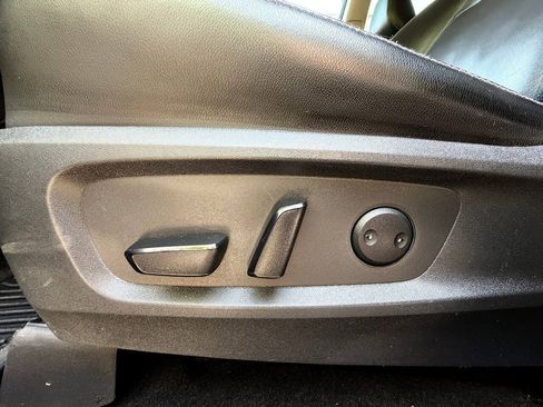 Used 2022 Nissan Pathfinder SL FWD image 22