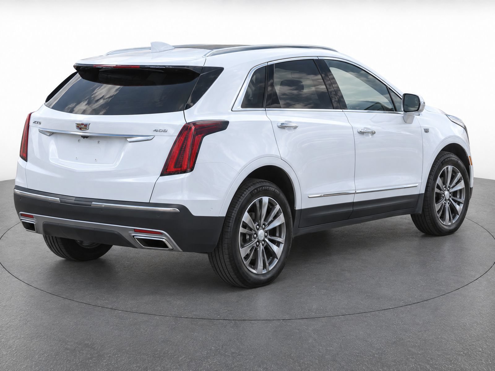 Used 2024 Cadillac XT5 Premium Luxury w/ Technology Package FWD image 4