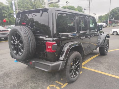 Used 2024 Jeep Wrangler Unlimited Sahara w/ Safety Group AWD/4WD image 5