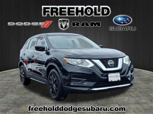 Used 2020 Nissan Rogue S image 1