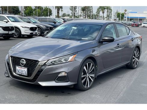 Used 2021 Nissan Altima 2.5 SR FWD image 2