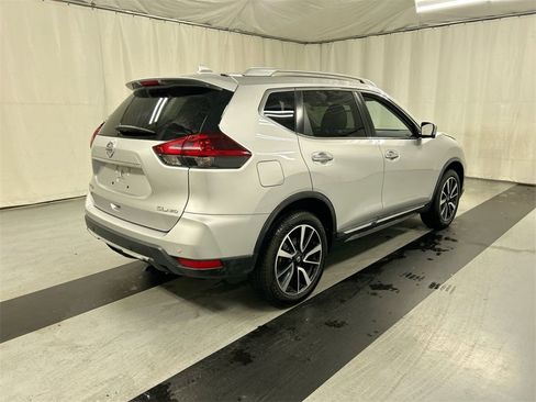 Used 2020 Nissan Rogue SL w/ Premium Package image 2