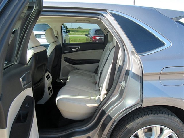 Used 2022 Ford Edge Titanium AWD/4WD image 16