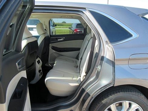 Used 2022 Ford Edge Titanium AWD/4WD image 16