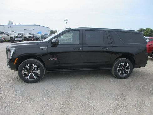 New 2026 GMC Yukon XL AT4 w/ AT4 Premium Package AWD/4WD image 7