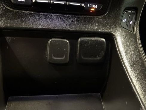 Used 2018 Chevrolet Suburban LT image 25