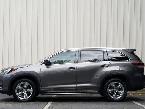 Used 2017 Toyota Highlander Limited FWD image 8