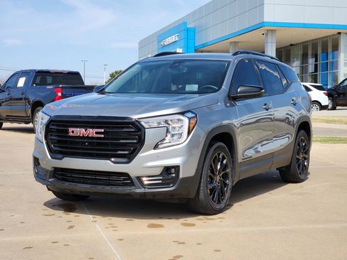Used 2024 GMC Terrain SLT w/ Tech Package image 4