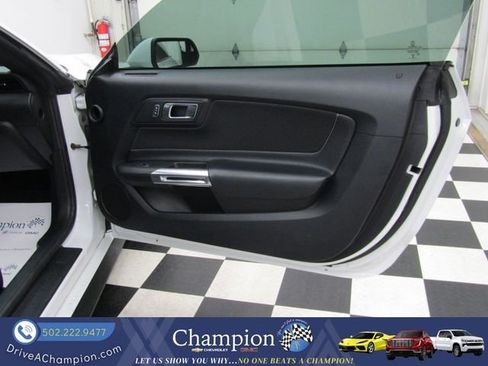 Used 2018 Ford Mustang Coupe RWD image 33