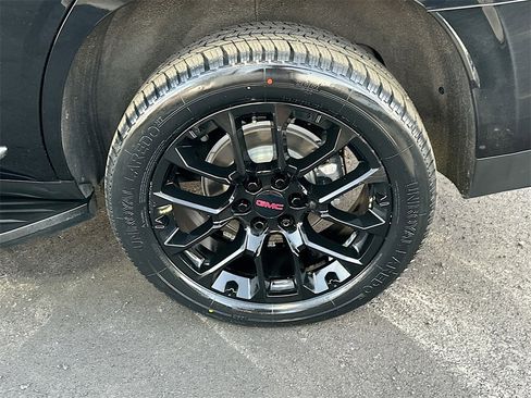 Used 2023 GMC Yukon Denali image 24