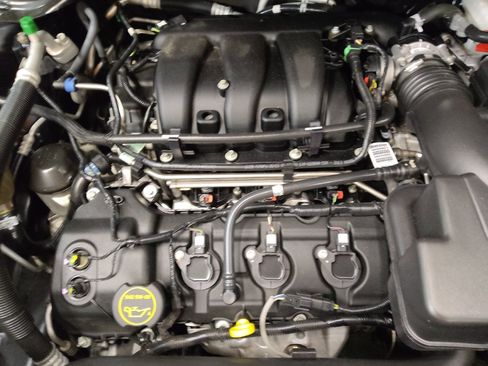 Used 2018 Ford Explorer XLT w/ Equipment Group 202A FWD image 30