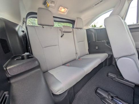Used 2023 Toyota Highlander LE FWD image 15