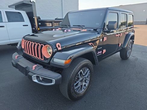 Used 2024 Jeep Wrangler Unlimited Sahara w/ Technology Group AWD/4WD image 2