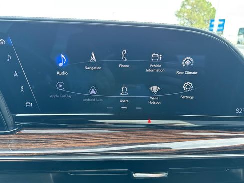 Used 2023 Cadillac Escalade Premium Luxury w/ Performance Package AWD/4WD image 18