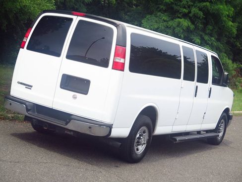 Used 2016 Chevrolet Express 3500 LT w/ LT Preferred Equipment Group RWD image 21
