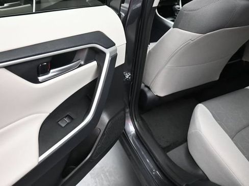 Used 2024 Toyota RAV4 XLE w/ Convenience Package FWD image 16