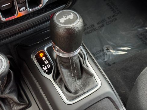 Used 2024 Jeep Wrangler Unlimited AWD/4WD image 31