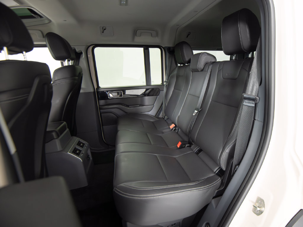 Used 2024 INEOS Grenadier Station Wagon AWD/4WD image 40