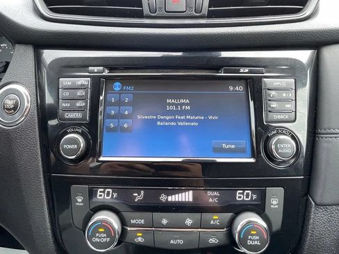Used 2017 Nissan Rogue SL w/ SL Premium Package FWD image 26