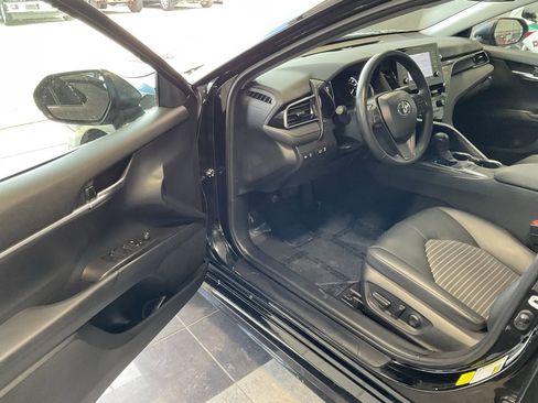 Used 2024 Toyota Camry SE image 9