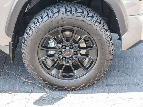 Used 2024 Toyota Tundra Limited w/ TRD Off-Road Package AWD/4WD image 15