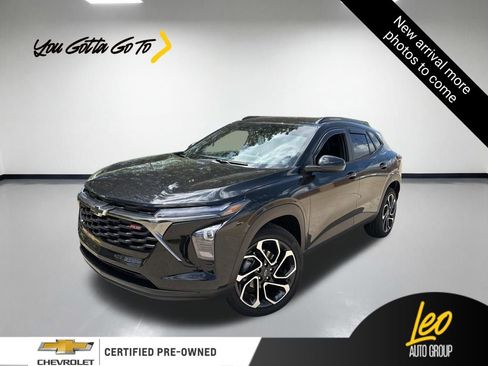 Used 2025 Chevrolet Trax RS w/ Driver Confidence Package FWD image 1