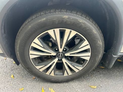 Used 2022 Nissan Rogue SV AWD/4WD image 11