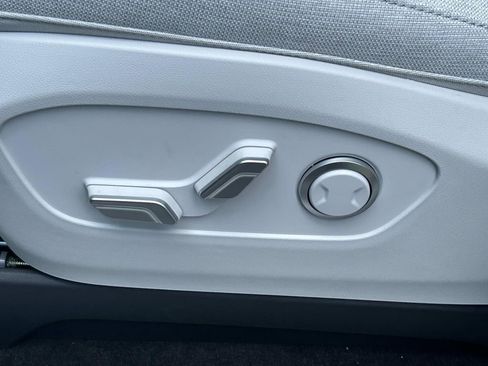 New 2026 Hyundai Ioniq 9 SE AWD/4WD image 16