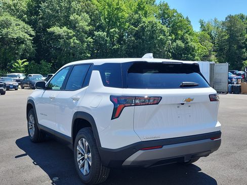 New 2026 Chevrolet Equinox LT w/ Convenience Package II FWD image 3