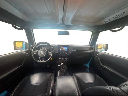 Used 2017 Jeep Wrangler Unlimited Sahara AWD/4WD image 18