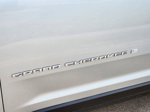 New 2025 Jeep Grand Cherokee Laredo w/ MOPAR Finishing Package image 8