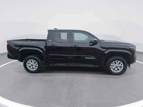 Used 2025 Toyota Tacoma SR image 4