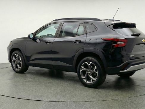 Used 2025 Chevrolet Trax LT image 6