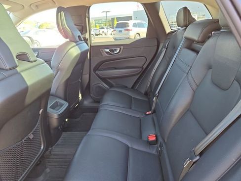 Used 2022 Volvo XC60 B5 Momentum w/ Climate Package AWD/4WD image 27