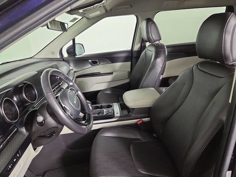 Certified 2024 Kia Carnival LX FWD image 12