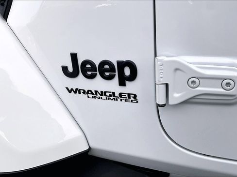 Certified 2022 Jeep Wrangler Unlimited Sahara image 14