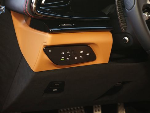 Used 2025 Ferrari Purosangue AWD/4WD image 29
