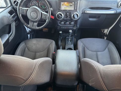 Used 2015 Jeep Wrangler Unlimited Sahara w/ Connectivity Group image 19