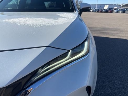 Used 2021 Toyota Venza Limited w/ Advanced Technology Package image 9